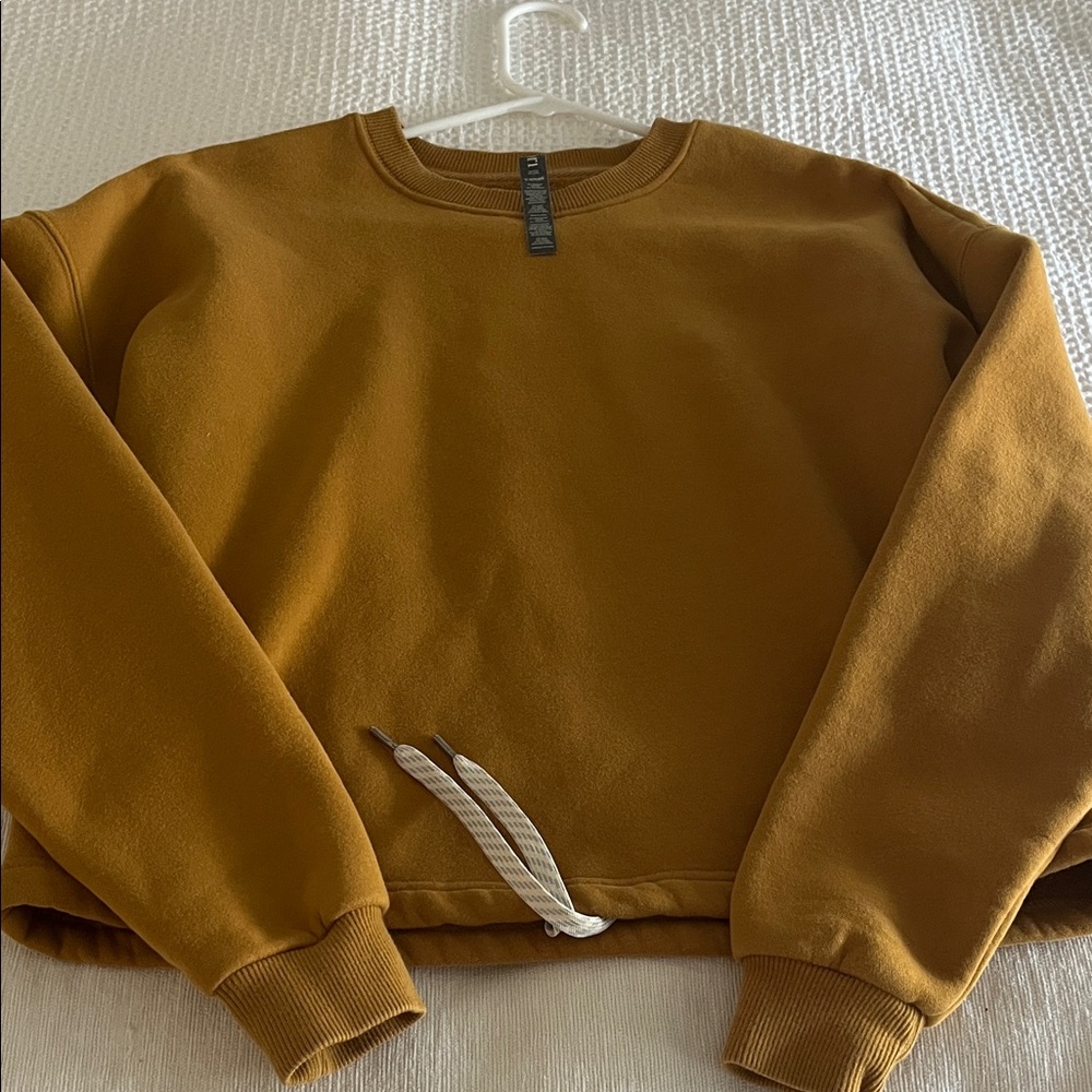 Vuori Women's Restore Crew Golden Brown Crew Neck Sweatshirt with drawstring